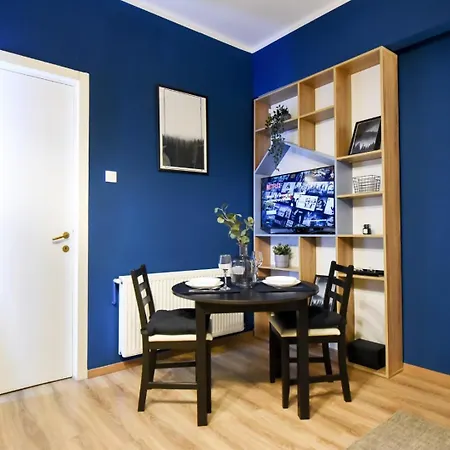 Апартаменти Chic Near Universitate Square - Your Ideal In