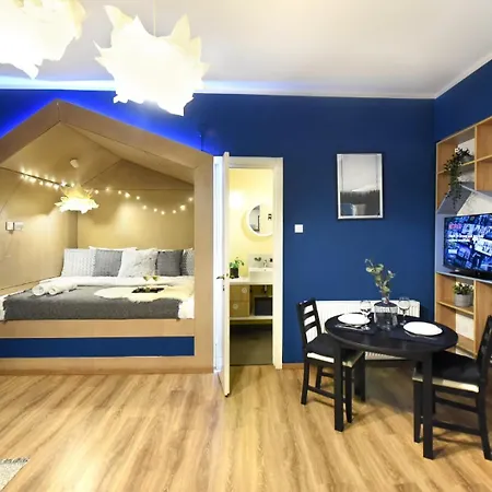 Апартаменти Chic Near Universitate Square - Your Ideal In *