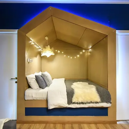 Апартаменти Chic Near Universitate Square - Your Ideal In