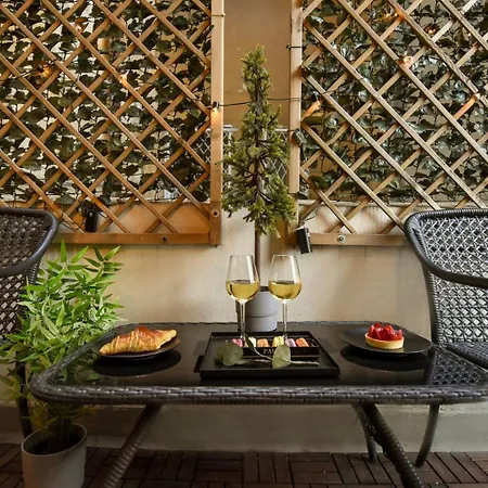 Chic Near Universitate Square - Your Ideal In Bucharest
