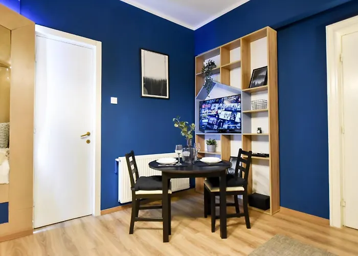 Апартаменти Chic Near Universitate Square - Your Ideal In