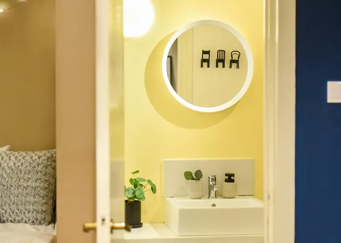 Апартаменти Chic Near Universitate Square - Your Ideal In *