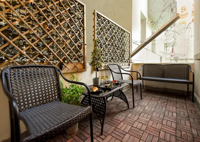 Chic Near Universitate Square - Your Ideal In