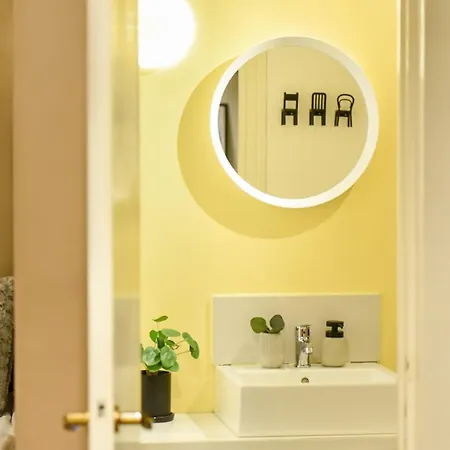 דירה Chic Near Universitate Square - Your Ideal In *